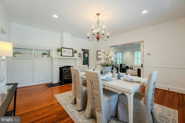 208 EDWARDS FERRY RD NE, Leesburg, VA 20176