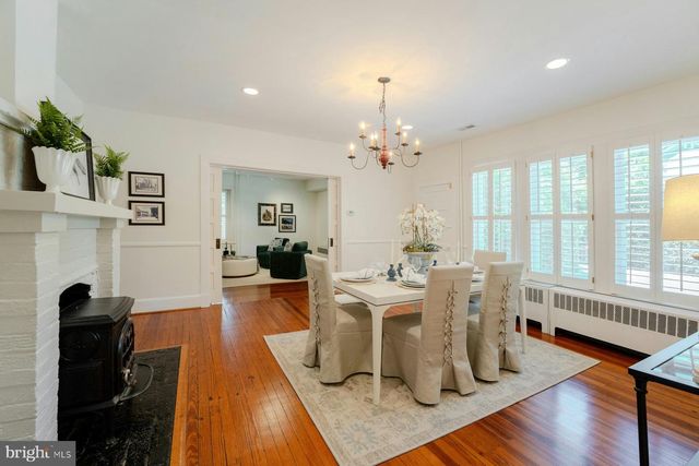 208 EDWARDS FERRY RD NE, Leesburg, VA 20176