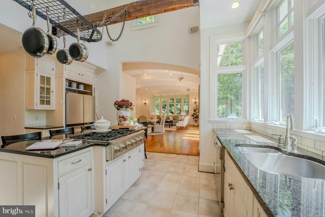 208 EDWARDS FERRY RD NE, Leesburg, VA 20176