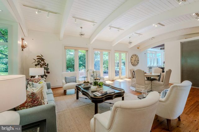 208 EDWARDS FERRY RD NE, Leesburg, VA 20176