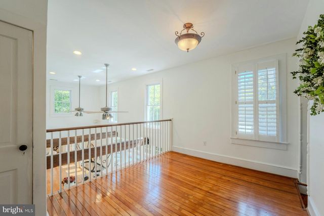 208 EDWARDS FERRY RD NE, Leesburg, VA 20176