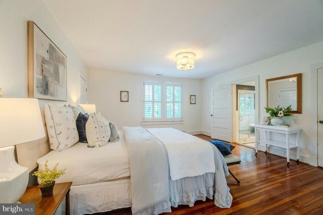 208 EDWARDS FERRY RD NE, Leesburg, VA 20176