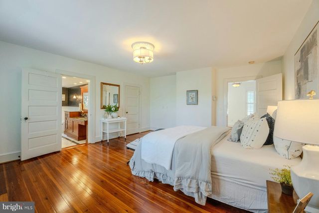 208 EDWARDS FERRY RD NE, Leesburg, VA 20176