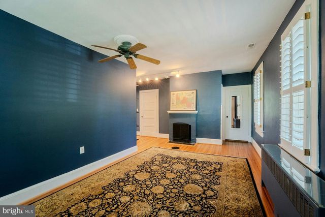 208 EDWARDS FERRY RD NE, Leesburg, VA 20176