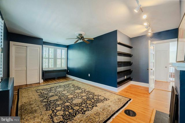 208 EDWARDS FERRY RD NE, Leesburg, VA 20176