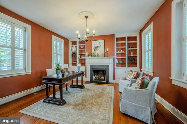 208 EDWARDS FERRY RD NE, Leesburg, VA 20176