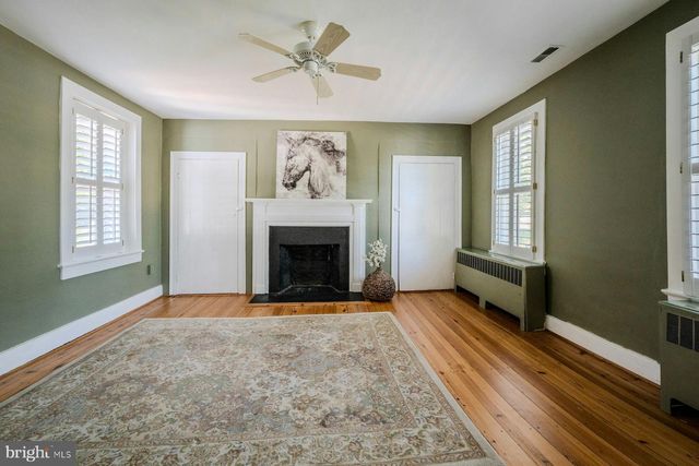 208 EDWARDS FERRY RD NE, Leesburg, VA 20176