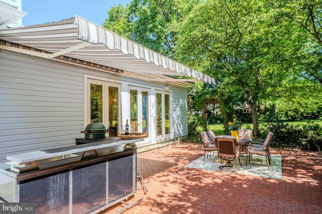 208 EDWARDS FERRY RD NE, Leesburg, VA 20176