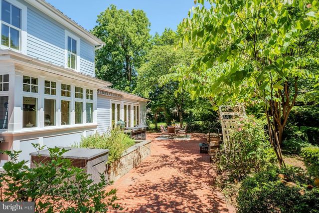 208 EDWARDS FERRY RD NE, Leesburg, VA 20176