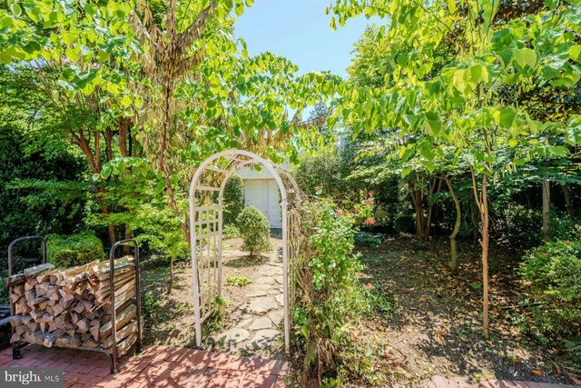 208 EDWARDS FERRY RD NE, Leesburg, VA 20176