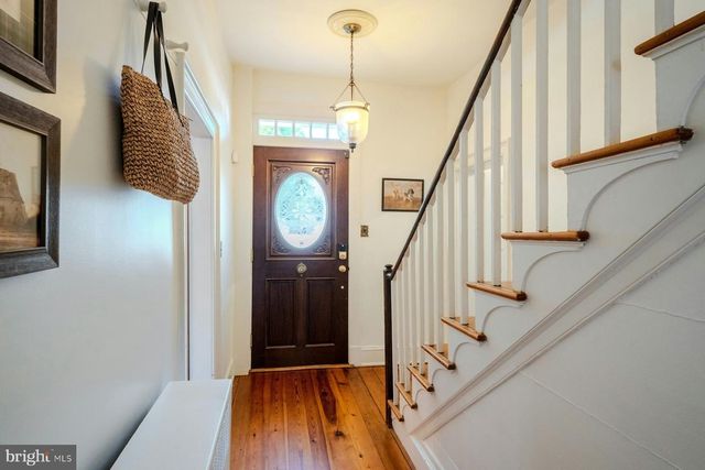 208 EDWARDS FERRY RD NE, Leesburg, VA 20176