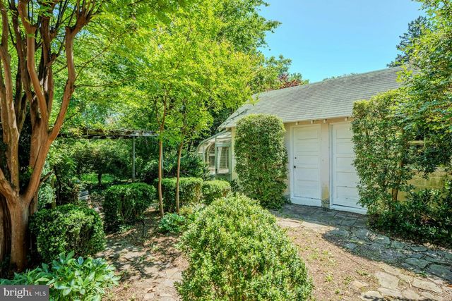 208 EDWARDS FERRY RD NE, Leesburg, VA 20176