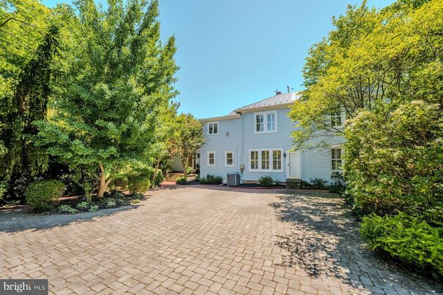 208 EDWARDS FERRY RD NE, Leesburg, VA 20176