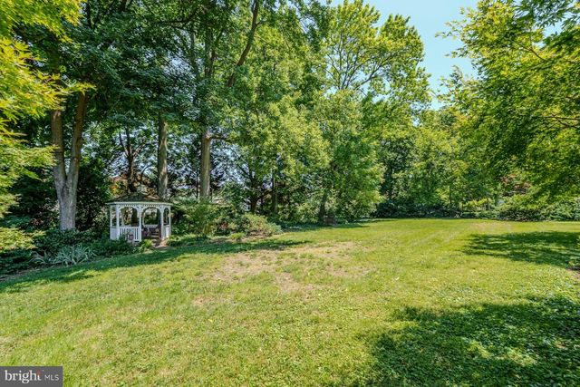208 EDWARDS FERRY RD NE, Leesburg, VA 20176