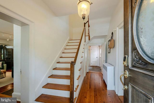 208 EDWARDS FERRY RD NE, Leesburg, VA 20176