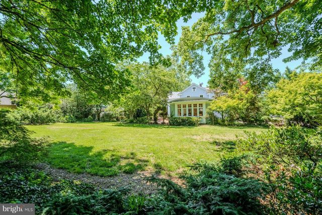 208 EDWARDS FERRY RD NE, Leesburg, VA 20176