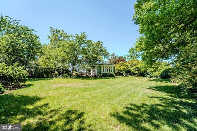 208 EDWARDS FERRY RD NE, Leesburg, VA 20176