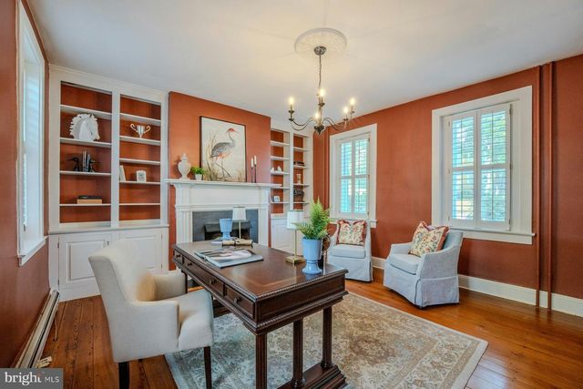 208 EDWARDS FERRY RD NE, Leesburg, VA 20176