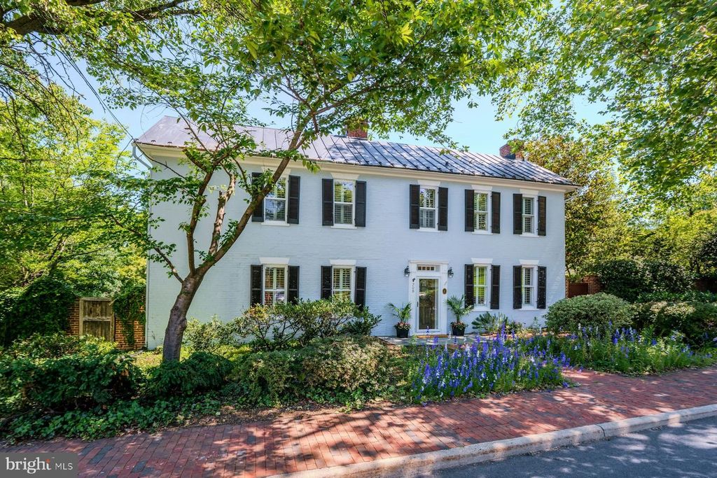 208 EDWARDS FERRY RD NE, Leesburg, VA 20176