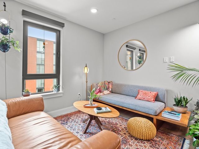 9 Central St 104, Somerville, MA 02143