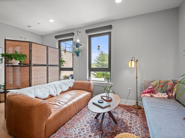 9 Central St 104, Somerville, MA 02143