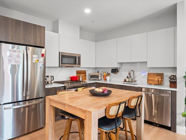 9 Central St 104, Somerville, MA 02143