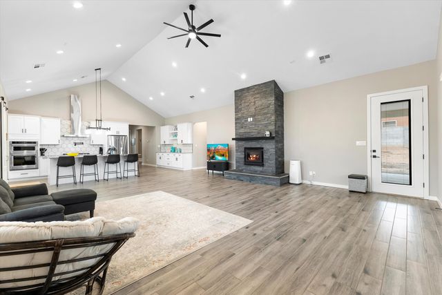 1645 16th Avenue SE, Rio Rancho, NM 87124