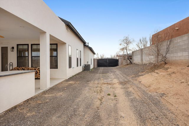 1645 16th Avenue SE, Rio Rancho, NM 87124