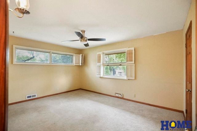 441 Mulder Drive, Lincoln, NE 68510