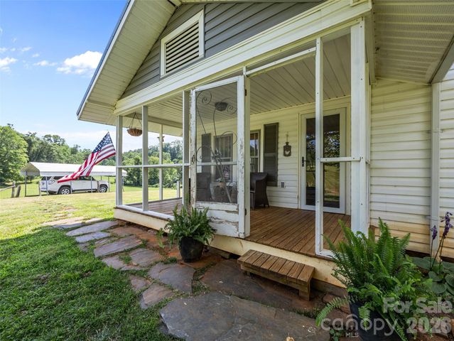 1305 Halltown Road, Spruce Pine, NC 28777