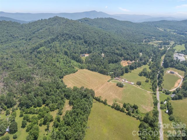 1305 Halltown Road, Spruce Pine, NC 28777