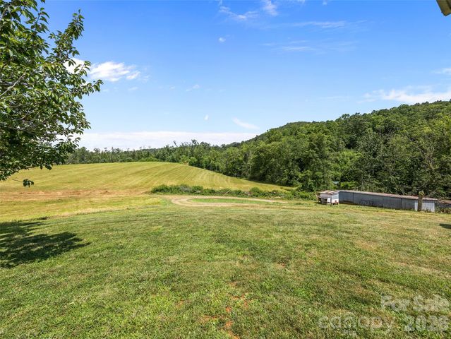 1305 Halltown Road, Spruce Pine, NC 28777