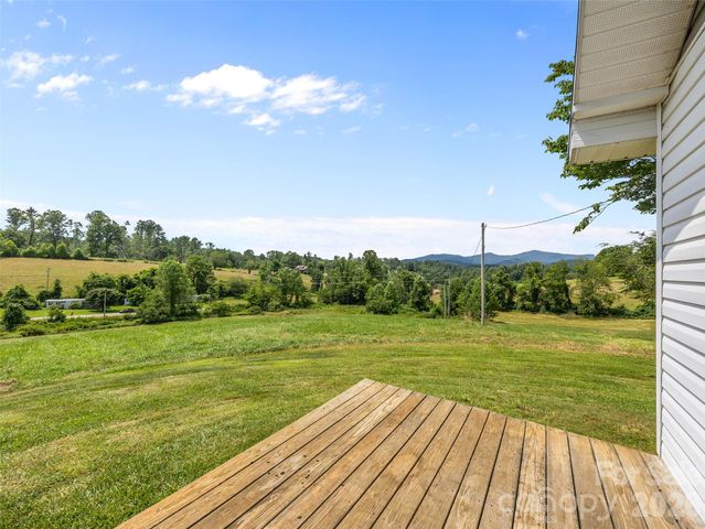1305 Halltown Road, Spruce Pine, NC 28777