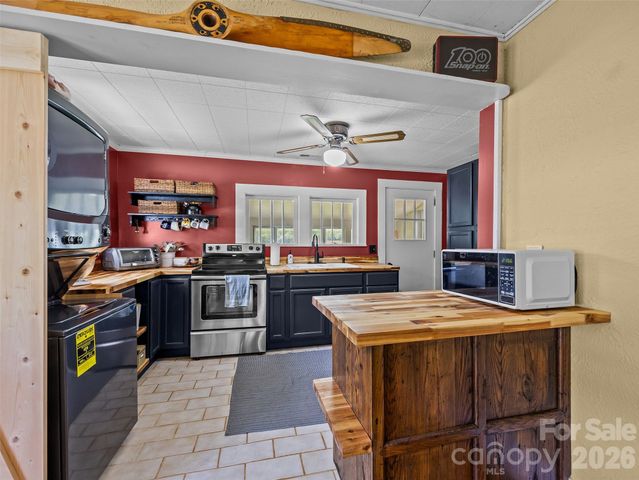 1305 Halltown Road, Spruce Pine, NC 28777