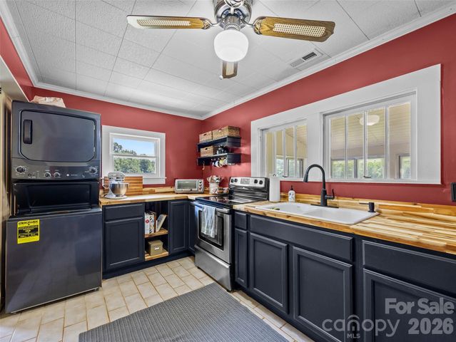1305 Halltown Road, Spruce Pine, NC 28777