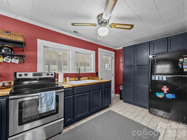 1305 Halltown Road, Spruce Pine, NC 28777