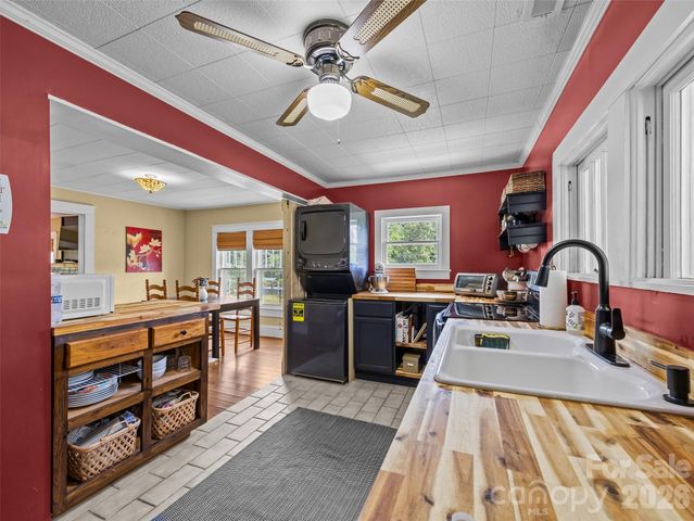 1305 Halltown Road, Spruce Pine, NC 28777