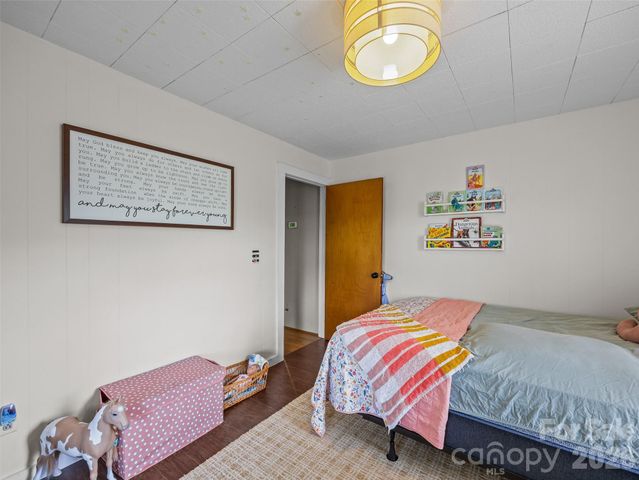 1305 Halltown Road, Spruce Pine, NC 28777