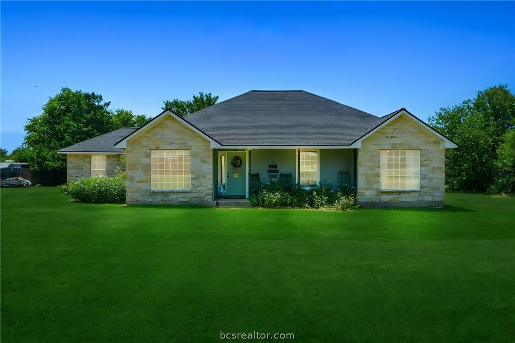 10747 Whispering Oaks Drive, Hearne, TX 77859 — photo 2