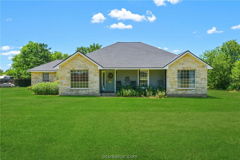 10747 Whispering Oaks Drive, Hearne, TX 77859 — photo 3
