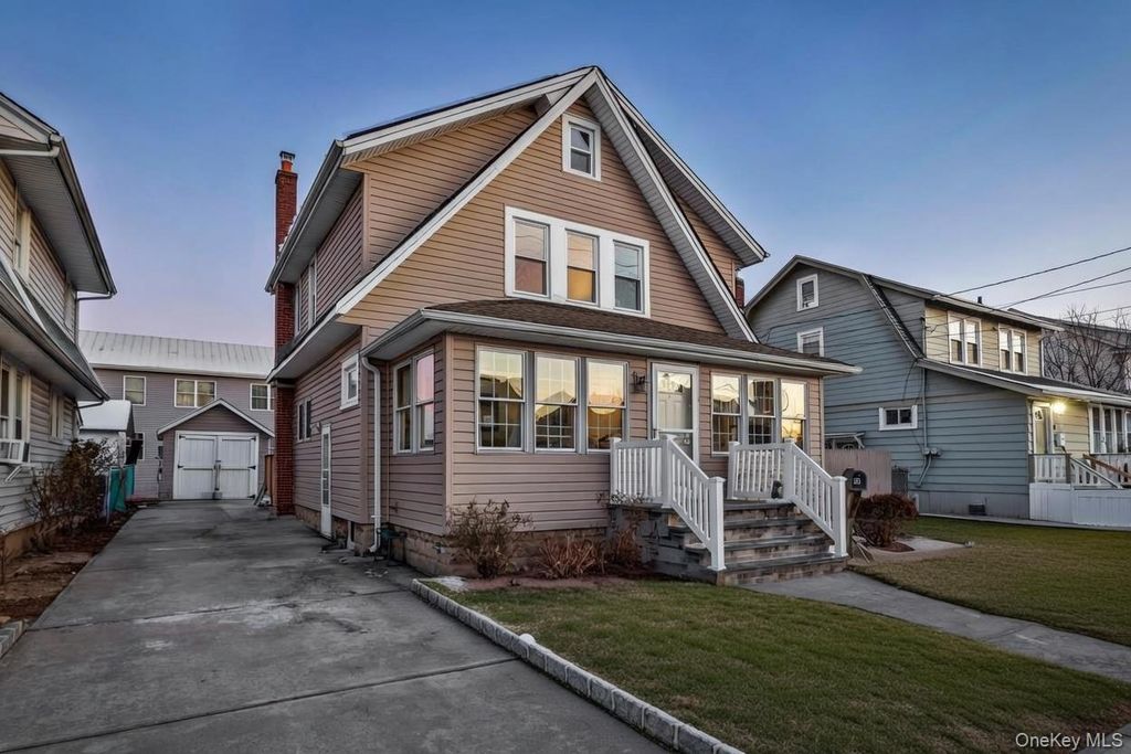 35 S Franklin Avenue, Valley Stream, NY 11580