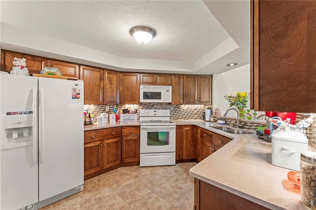310 Greenwood Dr, North Strabane, PA 15317