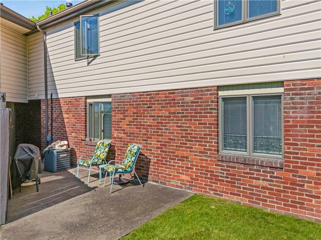 310 Greenwood Dr, North Strabane, PA 15317