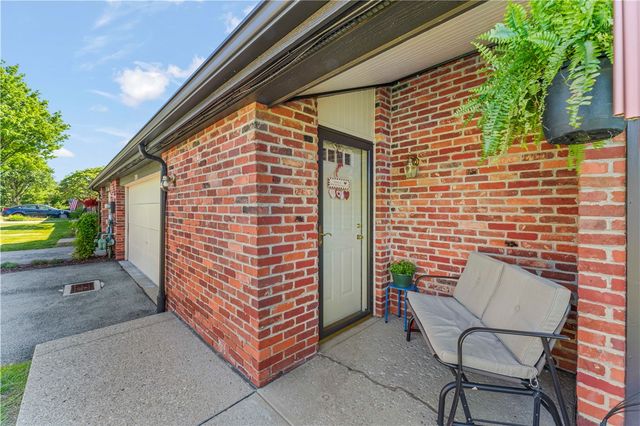 310 Greenwood Dr, North Strabane, PA 15317