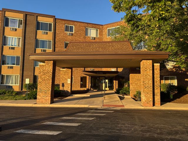 1375 Rebecca Drive 302, Hoffman Estates, IL 60169