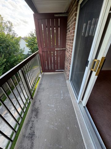 1375 Rebecca Drive 302, Hoffman Estates, IL 60169