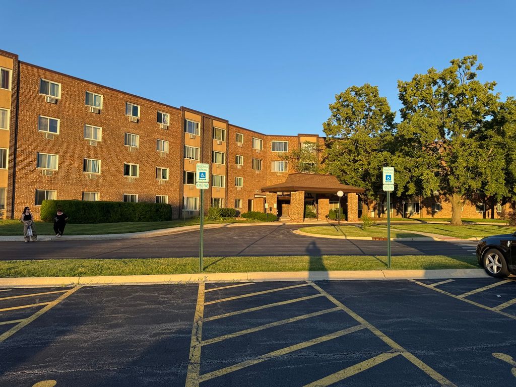 1375 Rebecca Drive 302, Hoffman Estates, IL 60169
