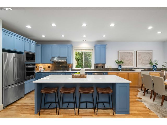 3017 Sw FAIRVIEW Blvd, Portland, OR 97205