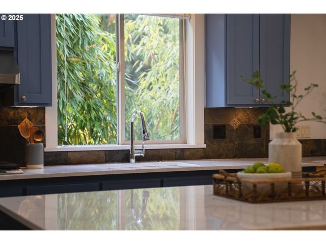 3017 Sw FAIRVIEW Blvd, Portland, OR 97205