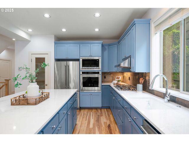 3017 Sw FAIRVIEW Blvd, Portland, OR 97205